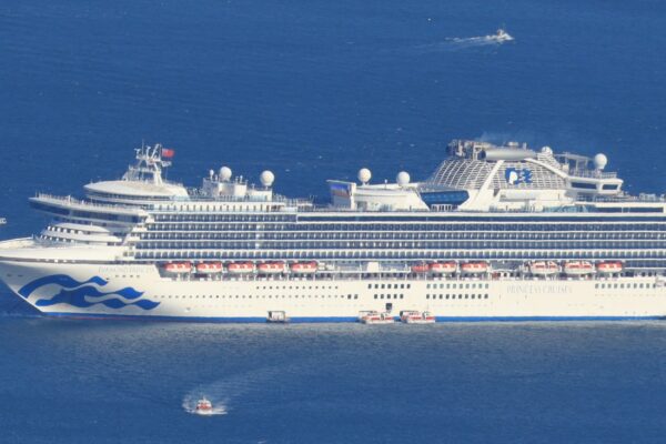 Diamond_Princess_(ship,_2004)_-_cropped