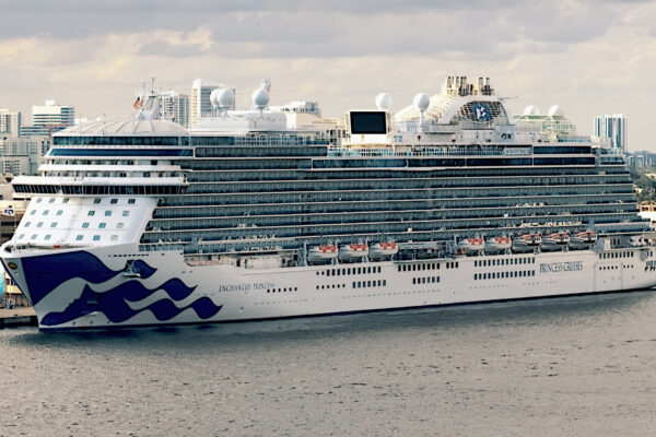 Princess_Cruise_Lines_Enchanted_Princess_(cropped)