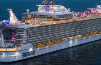 symphony-of-the-seas-at-sea-at-night